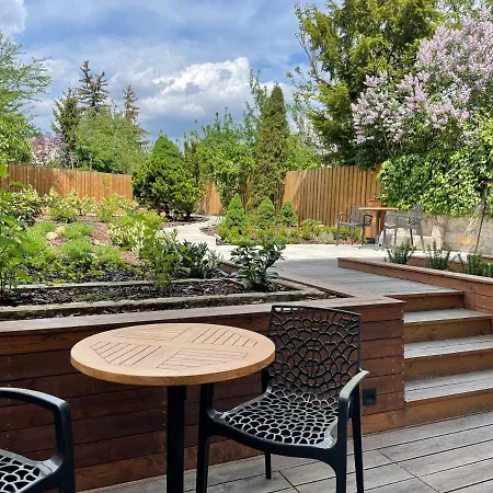 Executive Taborska *